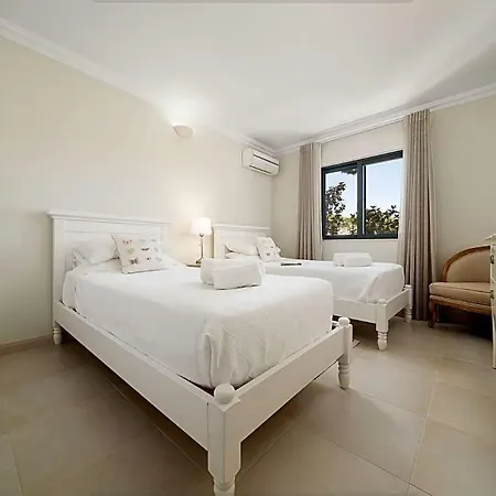 Sleeps 5 With Pool Air Con And Wifi Villa