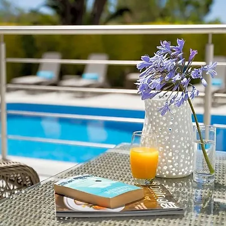 Villa Sleeps 5 With Pool Air Con And Wifi