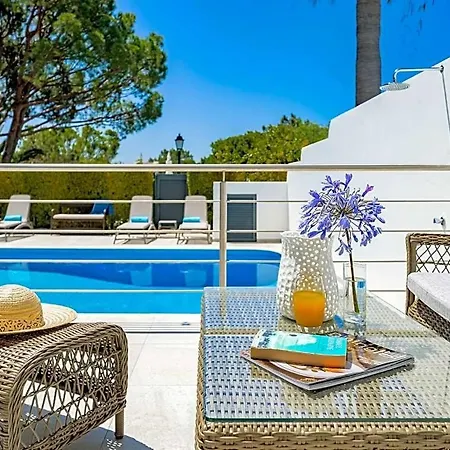 Villa Sleeps 5 With Pool Air Con And Wifi *