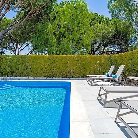 Sleeps 5 With Pool Air Con And Wifi Quinta do Lago