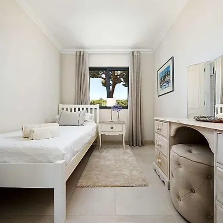 Sleeps 5 With Pool Air Con And Wifi Quinta do Lago
