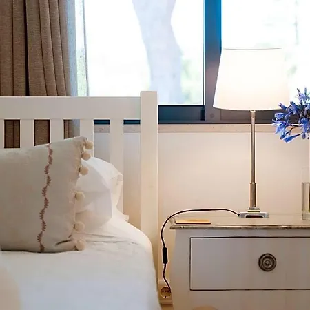 Sleeps 5 With Pool Air Con And Wifi